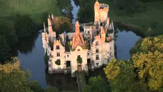 Le château de la MotteChandenier aux Trois Moutiers [upl. by Esej931]