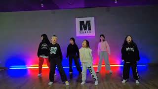 MDANCE WHIPLASH키즈KPOP 월수금M댄스본점 [upl. by Nnylharas758]