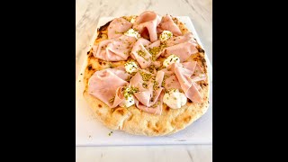 SCHIACCIATA con MORTADELLA e PISTACCHIOlabbinamento dei sogni✨ Shorts [upl. by Jordain]