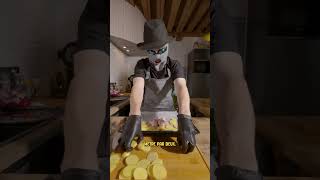 Potatos au four avec son Poulet de chat  cuisine humour drole comique nourriture recette 1k [upl. by Hgielime]