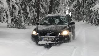 VOLVO XC60 IN DEEP SNOW Offroad [upl. by Yelad]