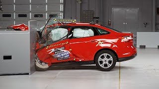 2013 Ford Focus 4door driverside small overlap IIHS crash test [upl. by Dilahk]