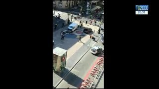 Attacco a Barcellona furgone contro la folla sulla Rambla Cronaca di una giornata di terrore [upl. by Eveivenej]