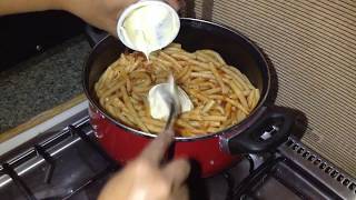 COMO PREPARAR MACARRONES CON SALSA Y CREMA [upl. by Ahsirtak48]