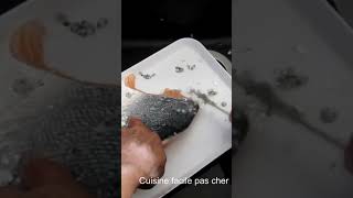 Comment écailler un poisson cuisinefacilepascher cuisine [upl. by Shah]