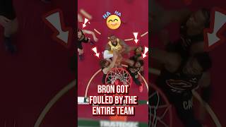 LeBron just saved them a timeout 🤣 nba nbashorts lebron lebronjames lakers nbahighlights lal [upl. by Ahders106]