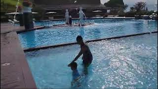 Baba dan anaknya Abid renang di kolam Hotel Niagara Parapat [upl. by Costa]