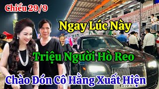 Chiều 299 Ngay Lúc Này Triệu Người Hò Reo Chào Đón Ceo Phương Hằng Xuất Hiện [upl. by Nahseez512]