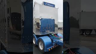 Catching Chad Ellison rolling in with his incredibly cool bull hauler peterbilt cattlepot blue [upl. by Eirised]