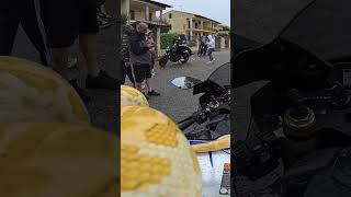 MACCHINA PRENDE FUOCO 😱 Cosa vuol dire guidare a Napoli napoli moto yamahar1 [upl. by Lemal]