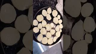 Sweet potato wafers desikitchenwithnilishajain chips ytshorts shorts youtubeshorts viralvideo [upl. by Adnohsad806]