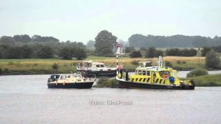 Bootje loopt op de klippen langs de IJssel [upl. by Oster383]