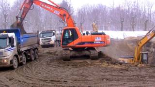 Escavatori in azione  Espansione di Lodz Polonia  Excavators in action [upl. by Nahgaem]