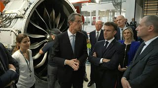 Macron en visite chez Safran pour promouvoir lavion vert  AFP Images [upl. by Yrrap]