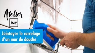 Comment jointoyer le carrelage dun mur de douche   Atelier Knauf [upl. by Hefter]