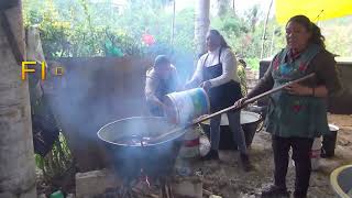 ASI PREPARAN EL MOLE ORIGINAL DE PUEBLA Y LOS DELICIOSOS NOPALES EN UNA BODA EN PUEBLA [upl. by Somerville]