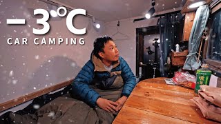 Winter car camping A cold snowy night Extremely cold 3℃ DIY light truck camper 190 [upl. by Niuqram623]