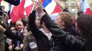 Des militants UMP chantent la marseillaise  Le Figaro [upl. by Ainotahs]