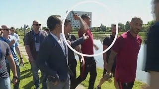 Cristiano Ronaldo atira micro da CMTV para um lago EURO 2016 Cristiano Ronaldo throws the micro [upl. by Ryter253]