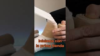 COME SI FA UN BENDAGGIO ELASTOPOMPRESSIVO [upl. by Lorita]