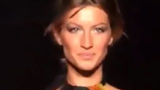 Gisele bündchen runway when her shoes were sabotaged by Eugenia Volodina [upl. by Amat]