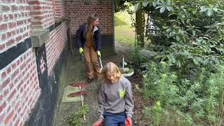 Vrijwilligers aan het werk in de Plantentuin [upl. by Lek799]