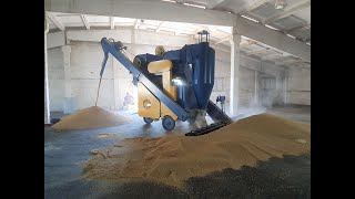 The innovative mobile grain cleaner OBC25C in action Moves independently Barley grain cleaning [upl. by Nellie]