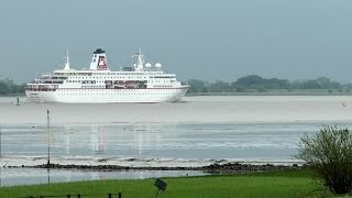 Traumschiff MS DEUTSCHLAND auf der Elbe  09052014 [upl. by Lasko680]