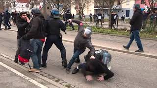 Interpellation musclée en marge des manifestations lycéennes à Strasbourg [upl. by Enirehs]