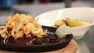 Rezeptvideo Wiener Rathauskeller Zwiebelrostbraten [upl. by Asenev290]