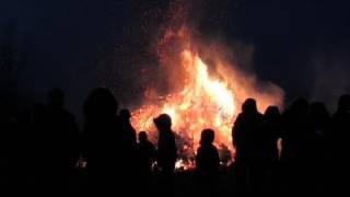 Spectaculaire Kerstboomverbranding in Heeze [upl. by Adolphe]