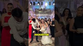 Er zerbricht ihre Teller während der Hochzeit 😨 [upl. by Wagstaff]