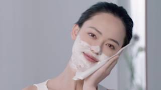 Clarins Beauty School  How to apply VFacial Intensive Wrap [upl. by Enelegna]