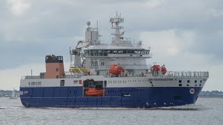 Offshore SOV BIBBY WAVEMASTER 1 maiden arrival at Harwich harbour 17917 [upl. by Saint622]