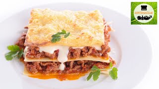 Selbstgemachte Lasagne Bolognese mit Béchamelsauce [upl. by Uella]