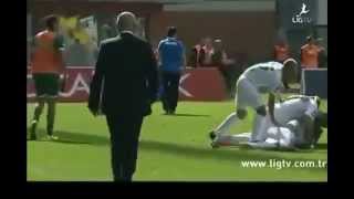 Turkish Fan Tries to Attack Goal Keeper and gets Beaten  Kasimpashoy Vs Bursaspor [upl. by Rehtaef]