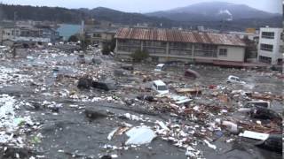 Tsunami in Kesennuma city ascending the Okawa river [upl. by Aicelet]