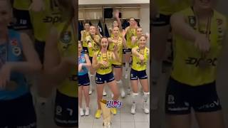 🏆 Sarı Melekler Kupa Voley şampiyonluğunu ‘Macarena’ dansıyla kutladı fenerbahçe voleybol [upl. by Anirol]