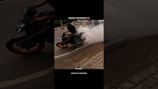 Highway per burnout ❤️‍🔥yamaha ktm motovlog omg viral balloon r15 shorts video [upl. by Gilson]