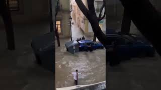 Dos jóvenes rescatan a varios niños atrapados por la DANA en Jerez de la Frontera [upl. by Stauffer993]