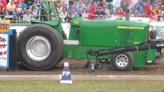 Beachpull Putten 2013  Green Gangster Deere engine crash [upl. by Etnohs]