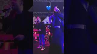 VIDEO  Andrea Sannino canta quotAbbracciamequot alla festa di Reina [upl. by Sherman426]