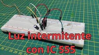 Proyecto de Luz intermitente con circuito integrado 555 [upl. by Ocin538]