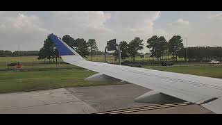 United Airlines UAL5240 Embraer 175 landing at George Bush Intercontinental Airport IAH from LGA [upl. by Porcia289]