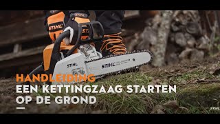 Een kettingzaag starten op de grond STIHL MS 170 [upl. by Anilef]