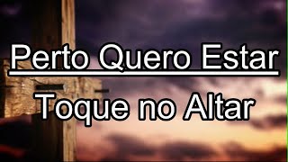 PERTO QUERO ESTAR Toque no Altar LEGENDADO [upl. by Ecirtnahs635]