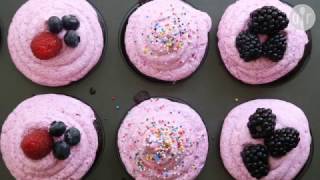 Glassa per decorare i cupcake  videoricette di dolci americani [upl. by Aliac]