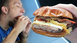 Wendys NEW Pretzel Bacon Pub Hamburger Food Review [upl. by Detta]