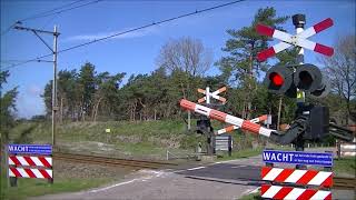 Spoorwegovergang Beerze  Dutch railroad crossing [upl. by Daye689]