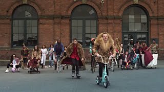 MACKLEMORE amp RYAN LEWIS  THRIFT SHOP FEAT WANZ OFFICIAL VIDEO [upl. by Abibah]